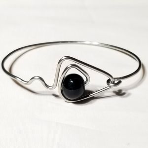 SILVER MINIMALIST TRIANGLE BANGLE